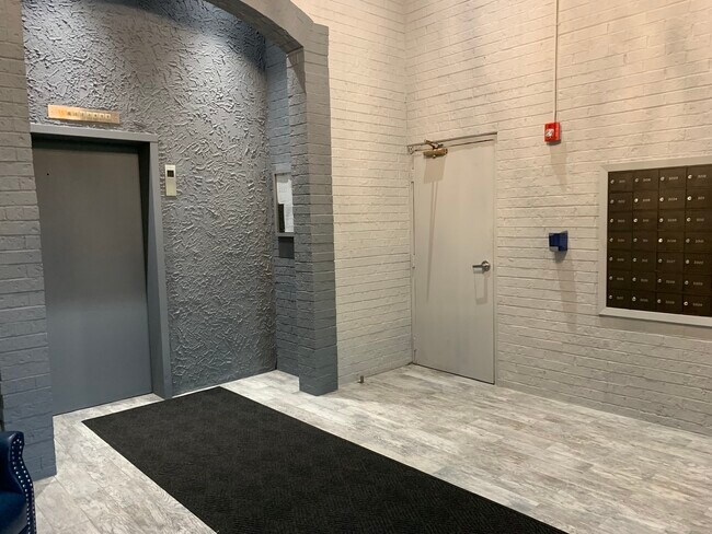 Foto del edificio - 450 Plum Creek Dr