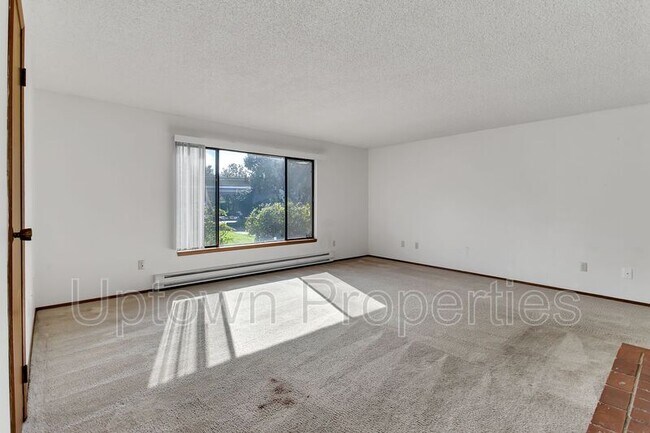 Building Photo - 5660 SW 180th Ave