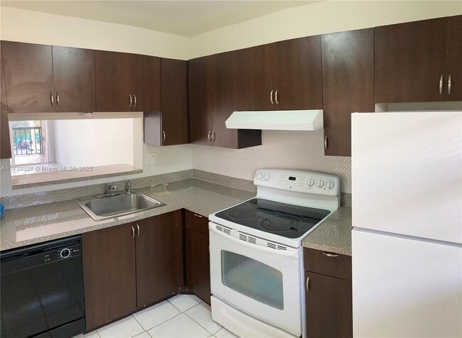 Building Photo - 10875 SW 112th Ave