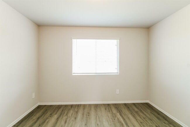 Building Photo - 13465 Musky Dr