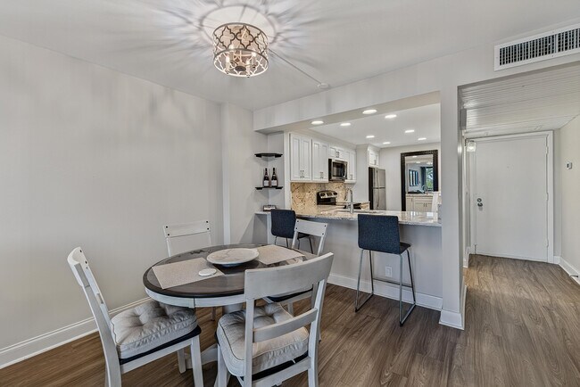 Building Photo - 4 Royal Palm Way