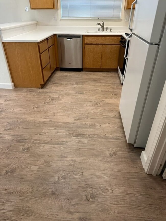 Building Photo - Summerset I in Brentwood-2/2 with Communit...