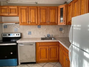 Building Photo - 3900 NW 76th Ave