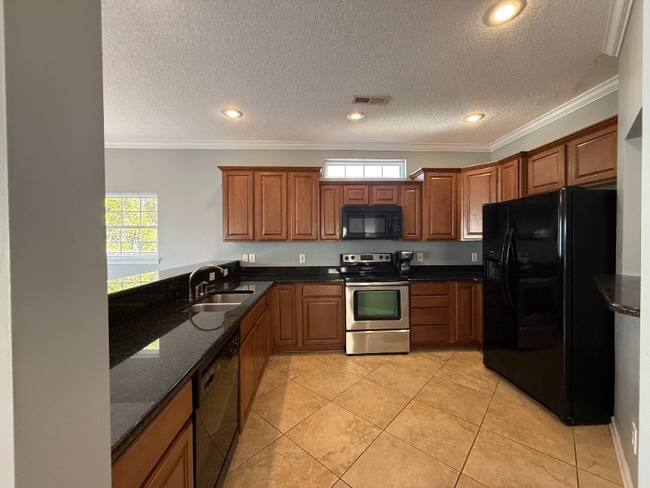 Photo - 510 Lake Shore Dr House