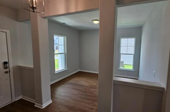 Building Photo - Beautiful 5BR, 3BA Home in Desirable Brookline at Godley Station!