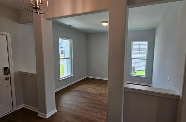 Foto del edificio - Beautiful 5BR, 3BA Home in Desirable Brookline at Godley Station!
