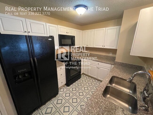 Foto del edificio - 3725 Morris Farm Dr