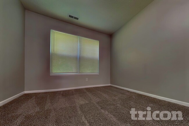 Building Photo - 1426 Auburn Dr