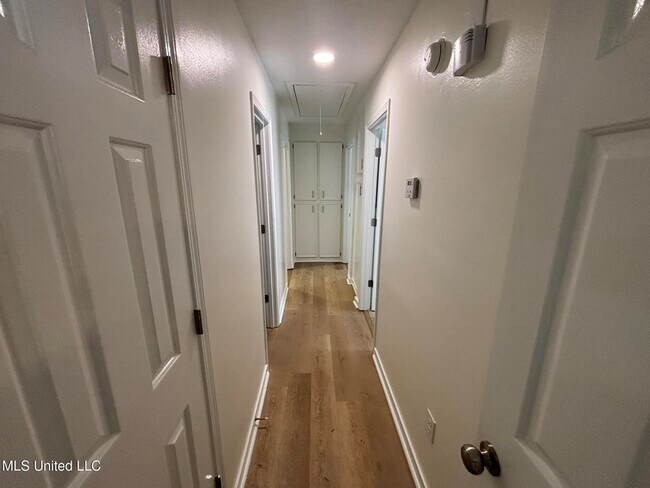 Foto del edificio - 200 Brendalwood Blvd