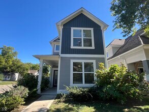 Building Photo - 4077 Rookwood Ave