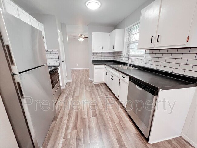 Building Photo - 5101 NE 58th St