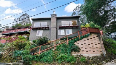 Building Photo - 338 Kings Rd