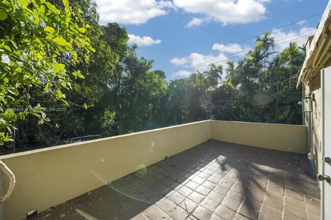 Building Photo - 936 Sorolla Ave