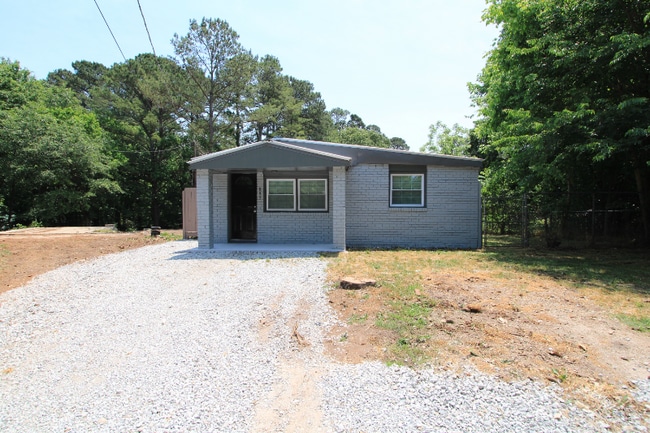 Building Photo - 895 Brackett Rd