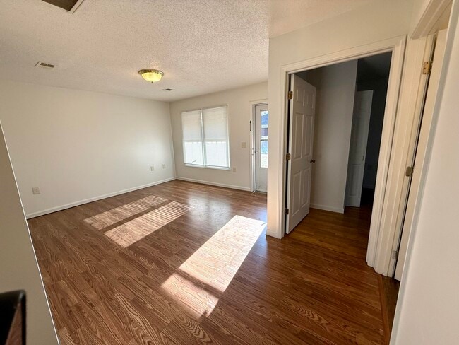 Building Photo - 33 Driftwood Cir