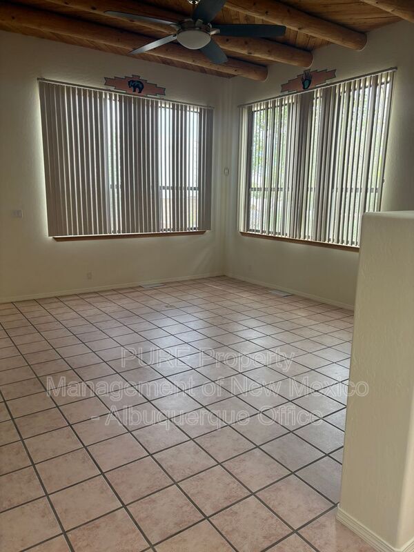 Foto del edificio - 8220 W Raintree Dr NE