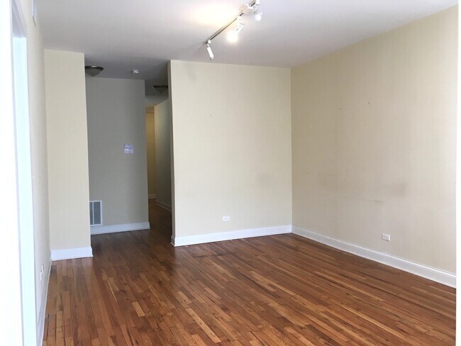 Foto del edificio - 3216 W Argyle St