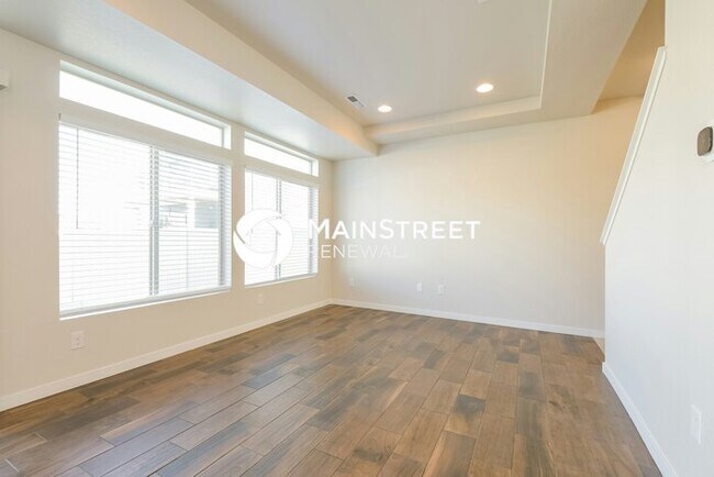 Building Photo - 3 Bedroom Pet-Friendly Home in Denver, CO with Main Street Renewal