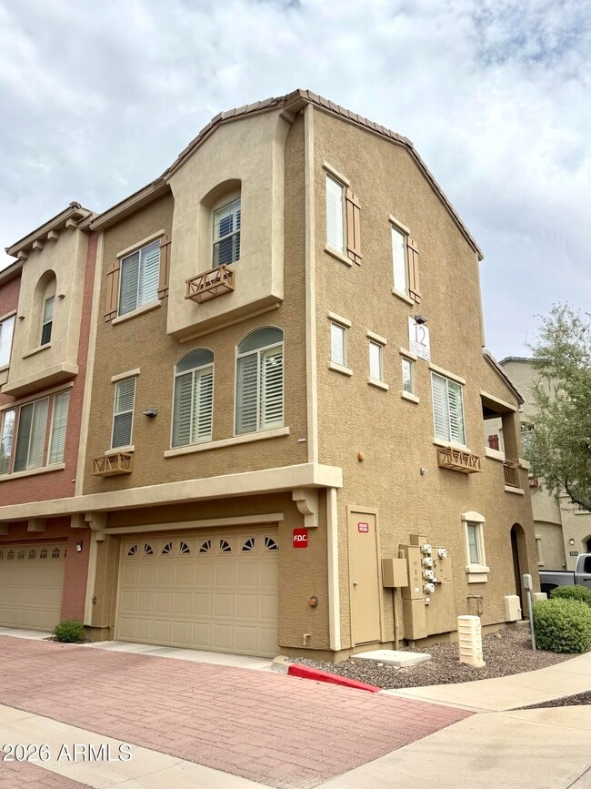 Building Photo - 900 S 94th St