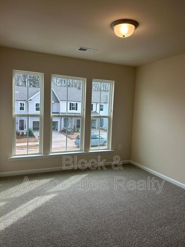 Building Photo - 412 Glen Clova Dr