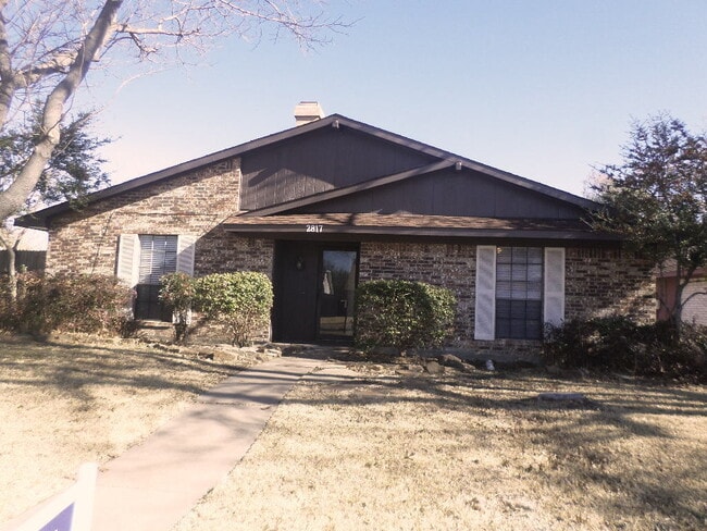 Building Photo - Garland 3 Bedroom Home!!