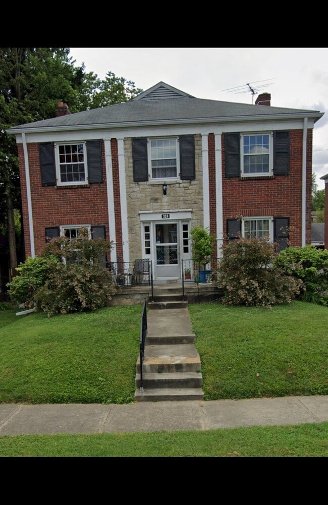 Building Photo - 318 Macon Ave