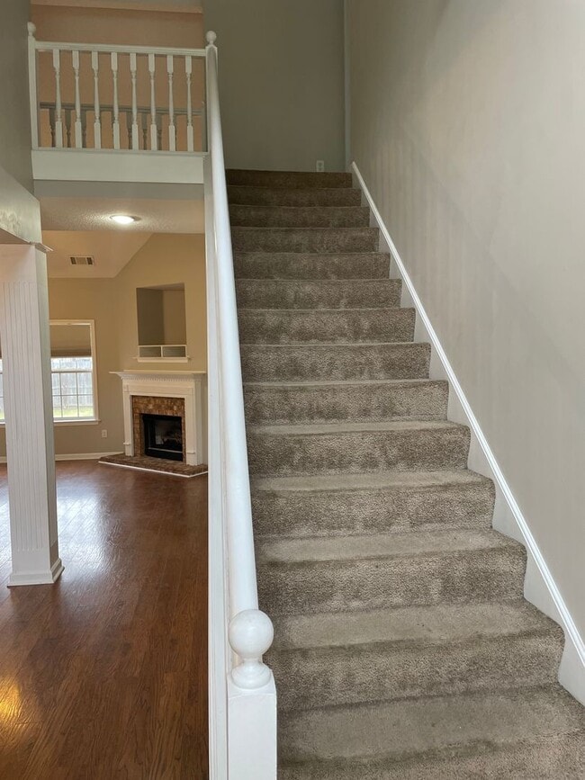 Foto del edificio - 4BR w/ Fenced Backyard + Garage in Lakeland