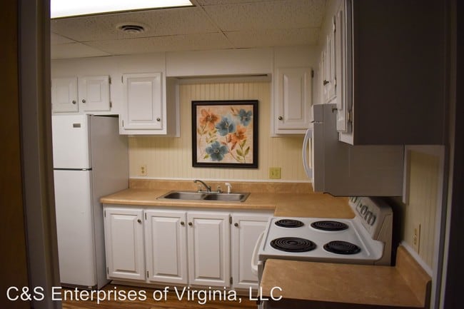 Building Photo - 2 br, 1 bath Apartment - 687 Northington St.