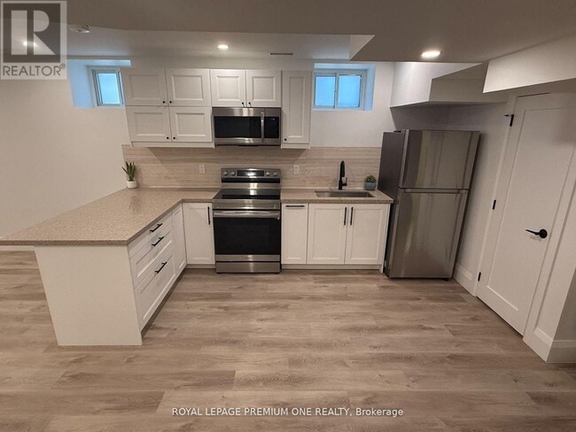 Building Photo - 39 Lonborough Ave