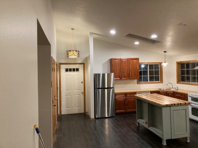 Building Photo - 60637 Devon Cir