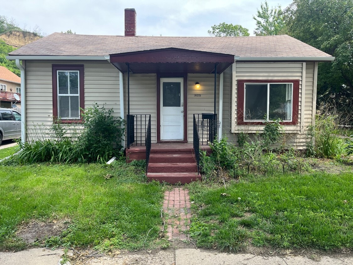 Primary Photo - 1425 Pleasant St