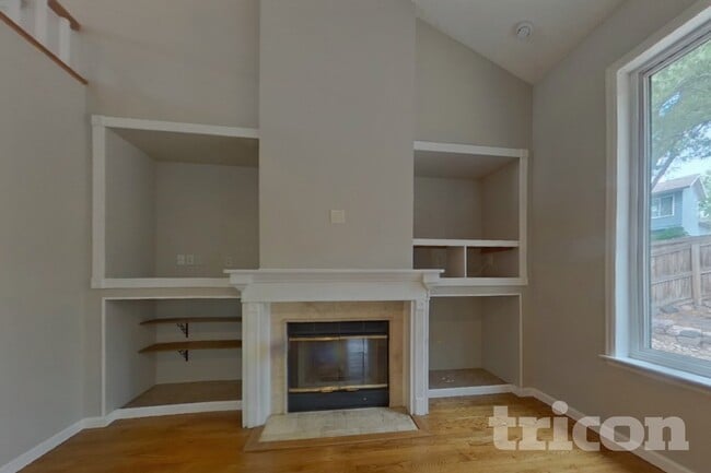 Foto del edificio - 16240 Quarry Hill Dr