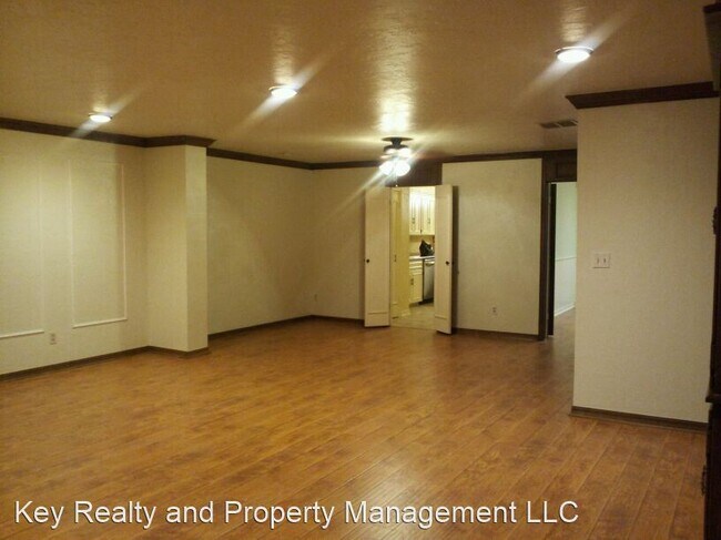Building Photo - 3 br, 3 bath House - 7904 Lakehurst Dr