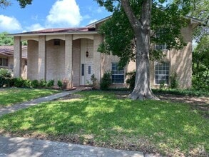 Building Photo - 4823 Los Reyes St