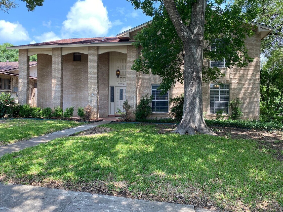 Foto principal - 4 Bedroom Home with Pool!