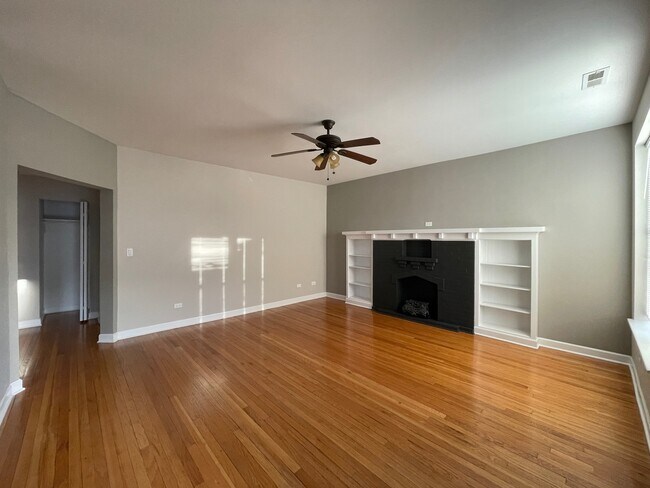 Building Photo - 7309 S Oglesby Ave