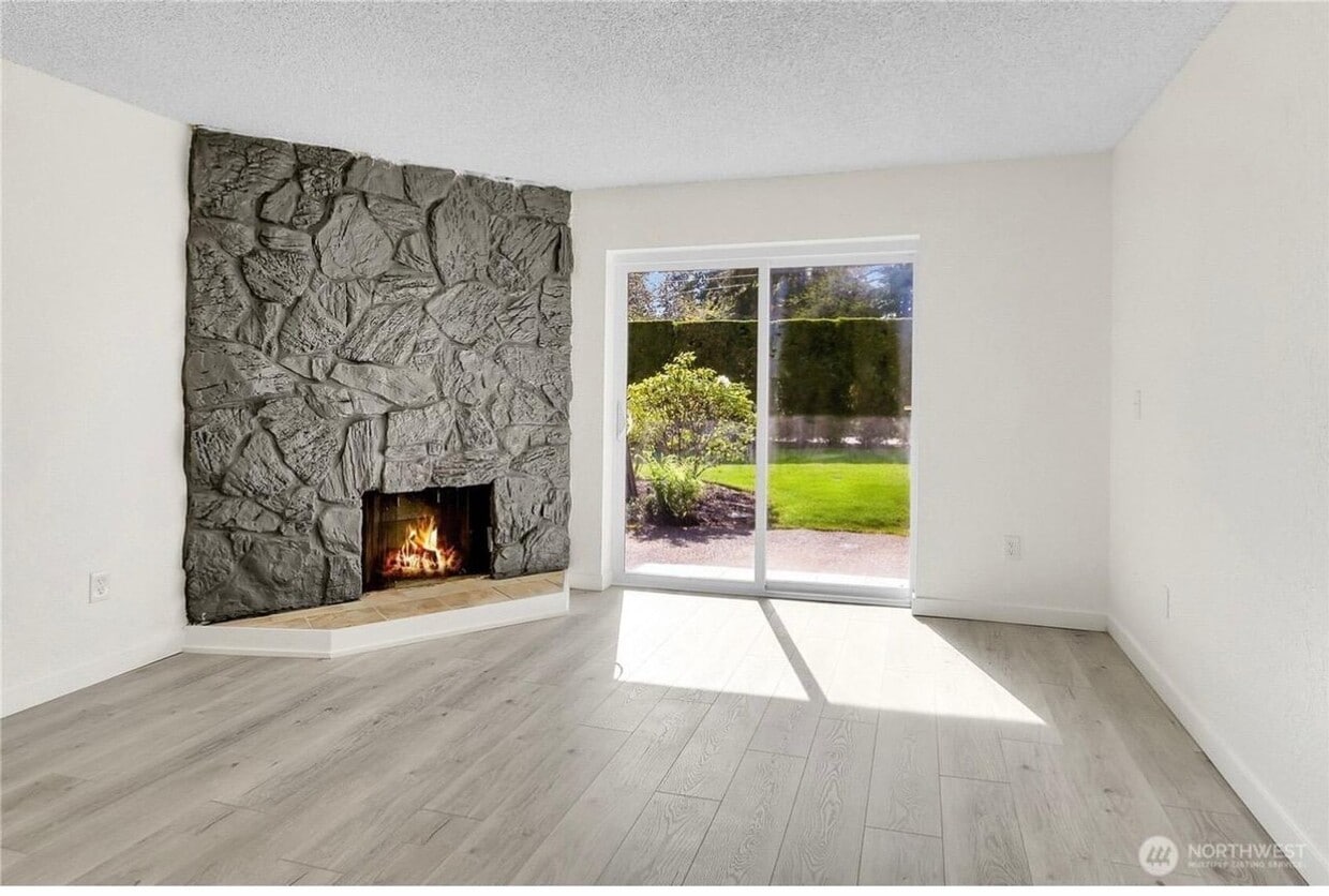 Primary Photo - 3 Bed 2 Bathroom Edmonds Condo!