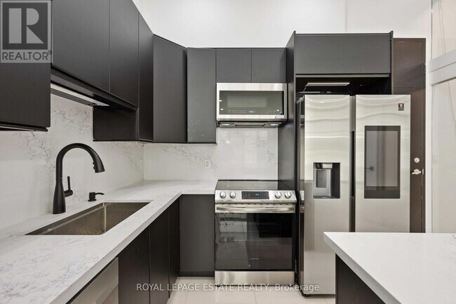 Photo du bâtiment - 637-637 Lake Shore Blvd W