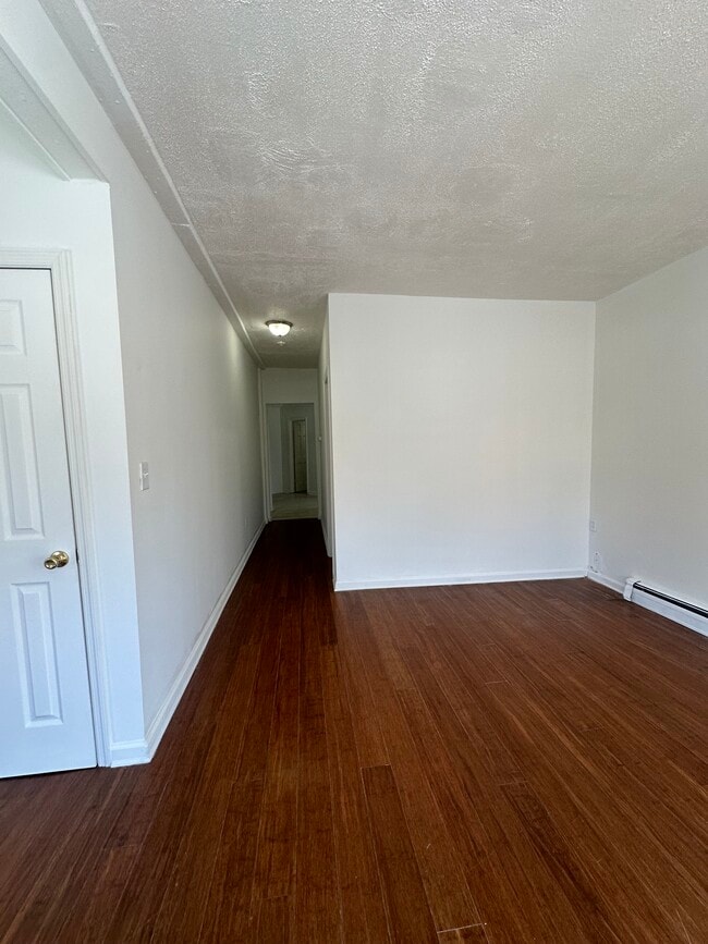 Building Photo - 107 N Bridge St