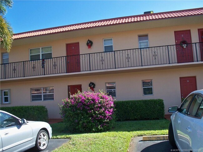 Building Photo - 1939 SW Palm City Rd