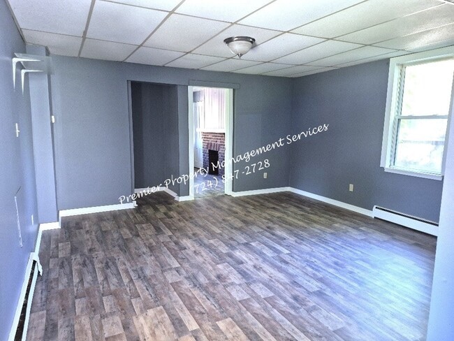 Building Photo - 421 Schiller St