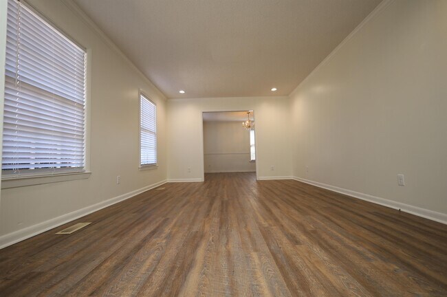 Foto del edificio - 2217 Riverside Dr