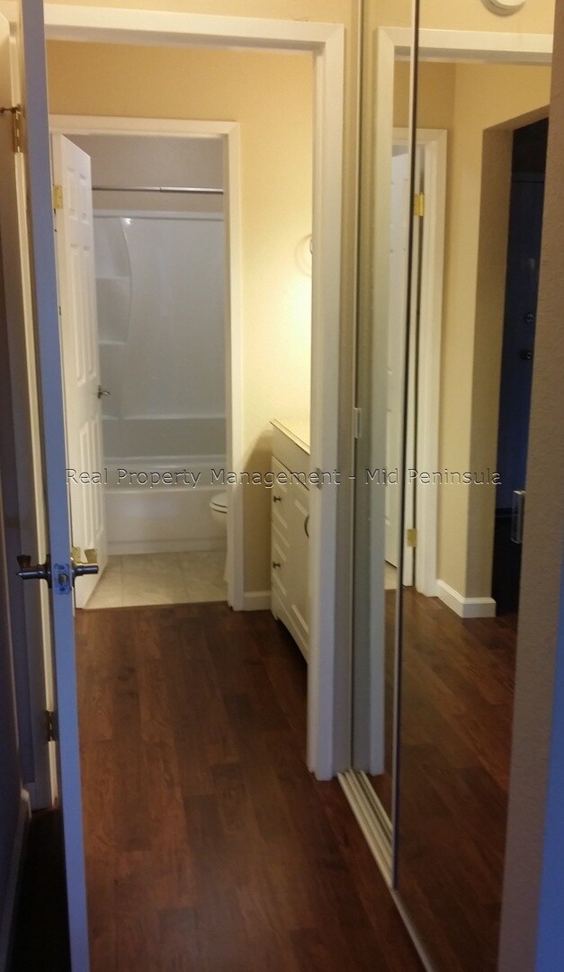Foto del edificio - 381 Half Moon Ln