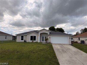 Building Photo - 403 SW 30th Ave