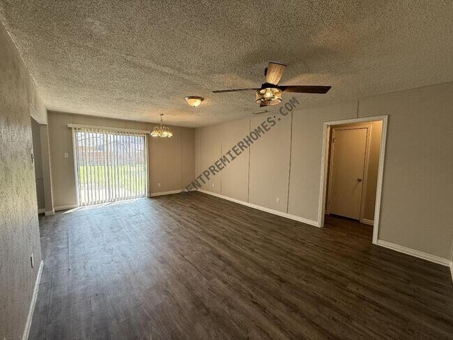 Foto del edificio - 905 Mardi Gras Ln