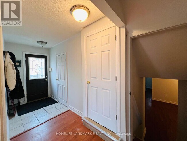 Photo du bâtiment - 1262 Napier Crescent