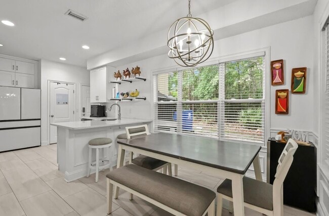 Building Photo - 174 Hardwood Forest Dr