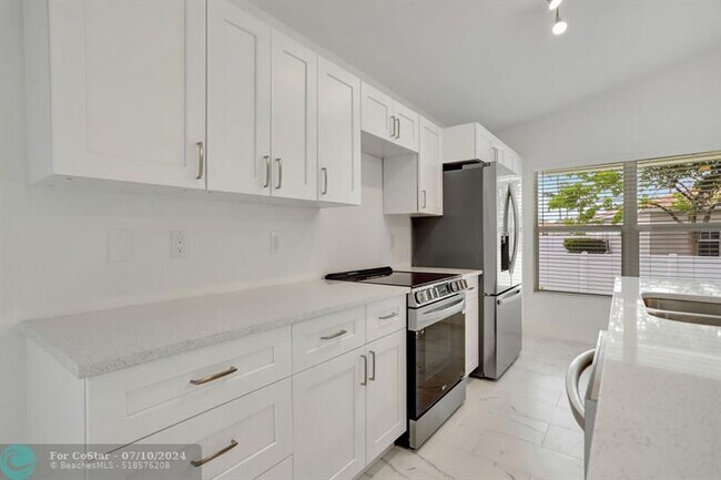 Building Photo - 651 NW 19th Ave