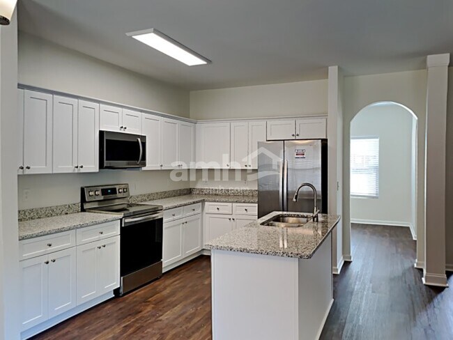 Foto del edificio - 351 Shady Glen