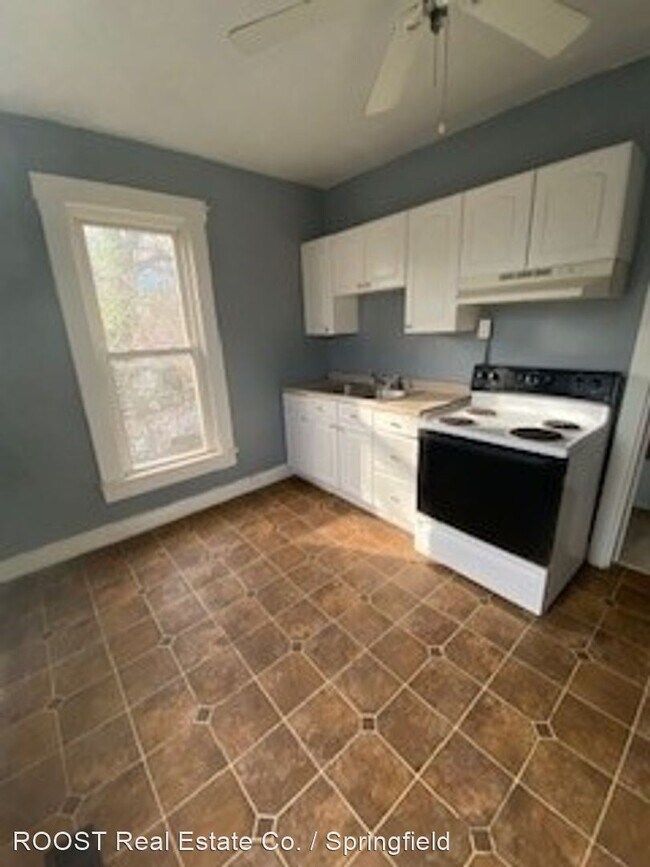 Building Photo - 841 E Main St